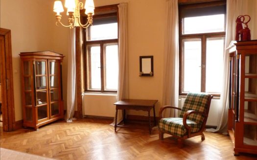 Perfect location in Budapest downtown- Eötvös street LIVING ROOM +3BEDROOMS!!