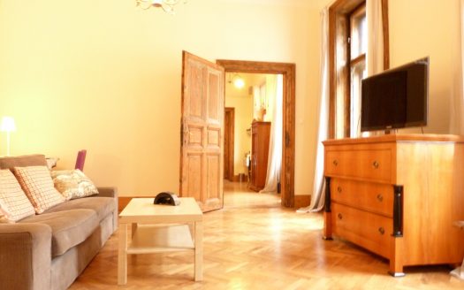Perfect location in Budapest downtown- Eötvös street LIVING ROOM +3BEDROOMS!!