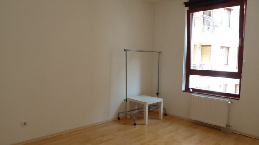 non-furnished apartment