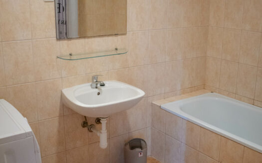 Spacious and bright one bedroom apartment for rent near the M2 metro with balcony!